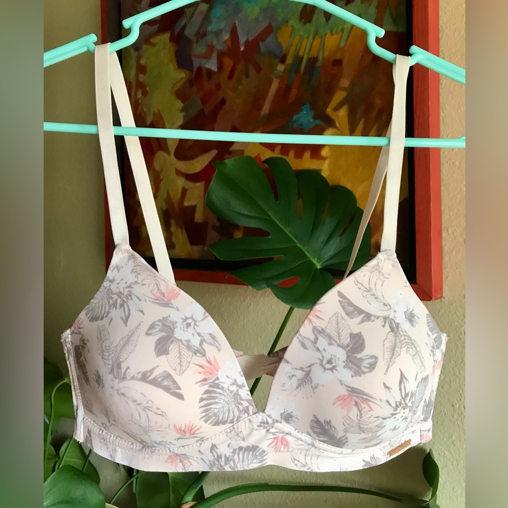 Vince Camuto 34B Smooth Wireless Padded Bra, Super Comfy + Soft!